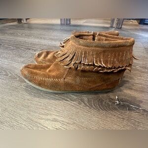Minnetonka Girl's Double Fringe Side Zip Leather Boot Moccasin,